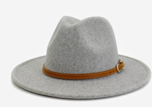 Load image into Gallery viewer, Simple Panama Hat with Leather Belt
